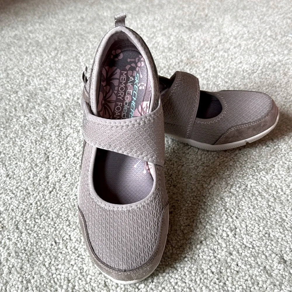 Women’s Skechers shoes. Taupe. Size 7 - Picture 1 of 7